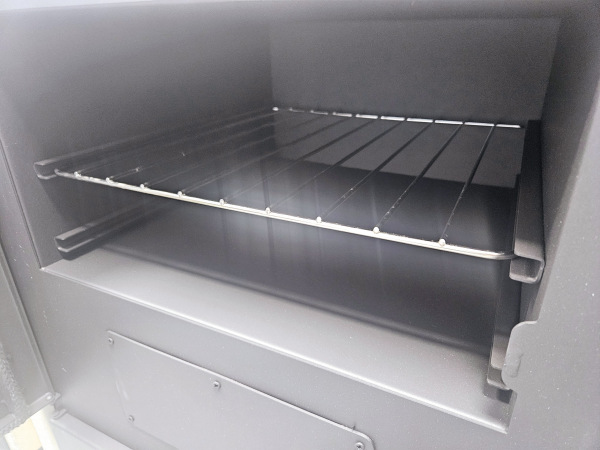 sporák na tuhé palivo Praktik ECO LUX krémový s liatinovou varnou platňou 3