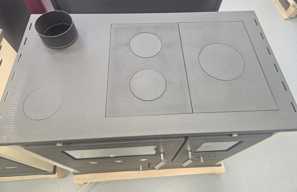 sporák na tuhé palivo Praktik ECO LUX krémový s liatinovou varnou platňou 4